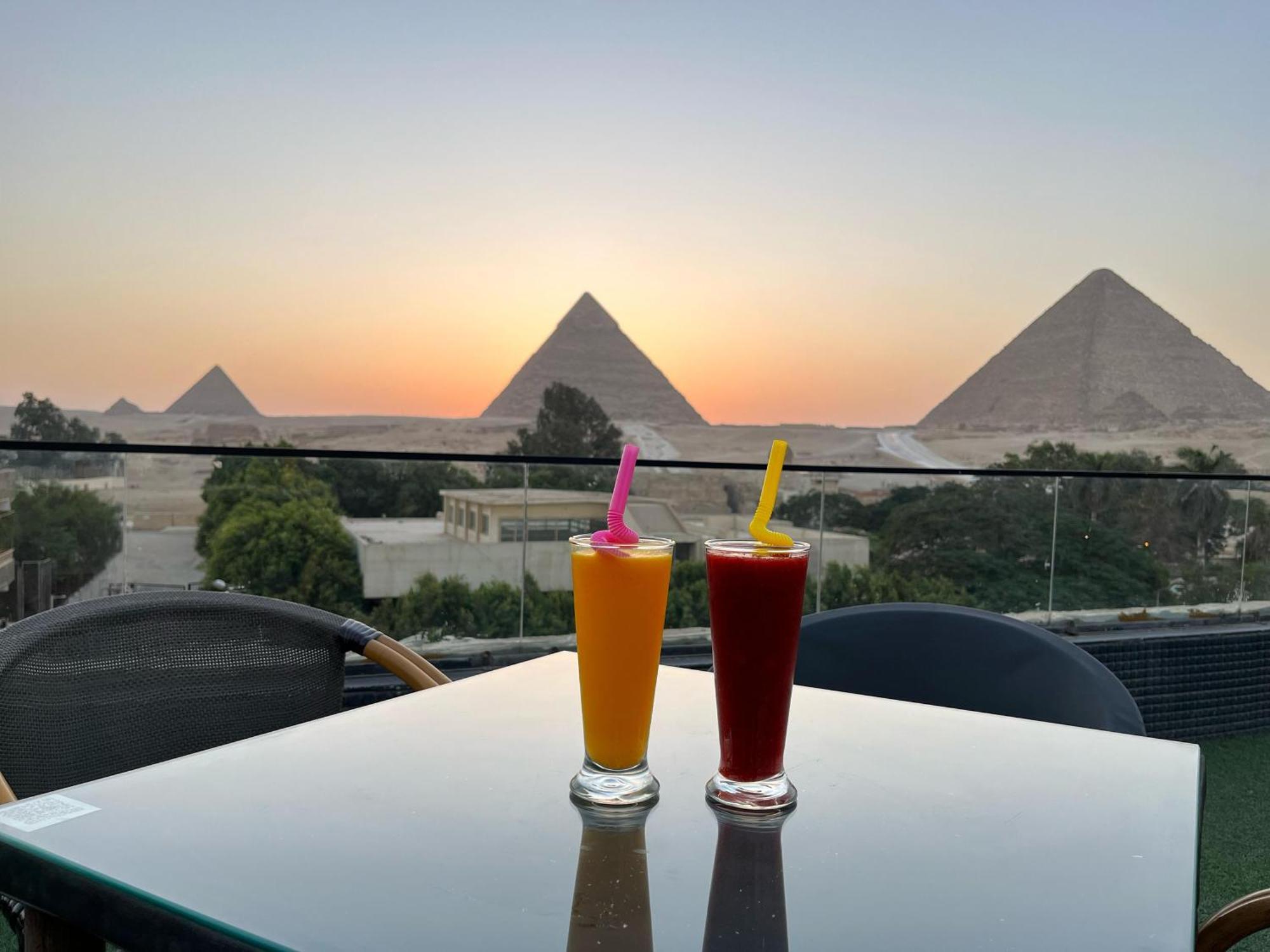 Shadow Pyramids Suites And Jacuzzi Kafret el-Gabal Kültér fotó
